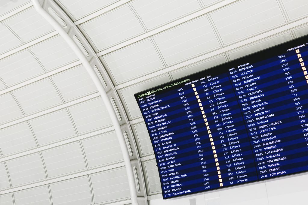 airport-arrival-departure-board