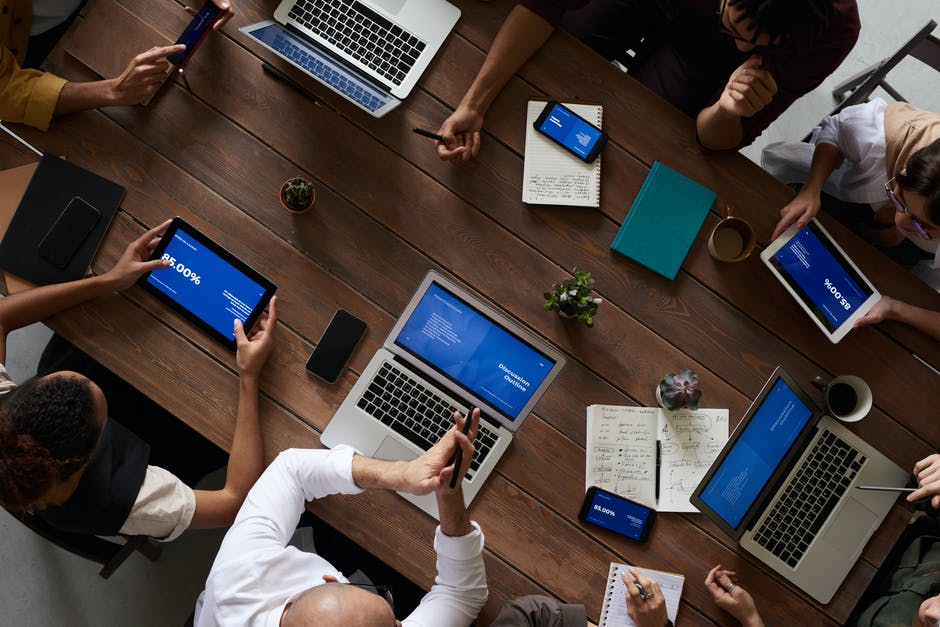 students learning online